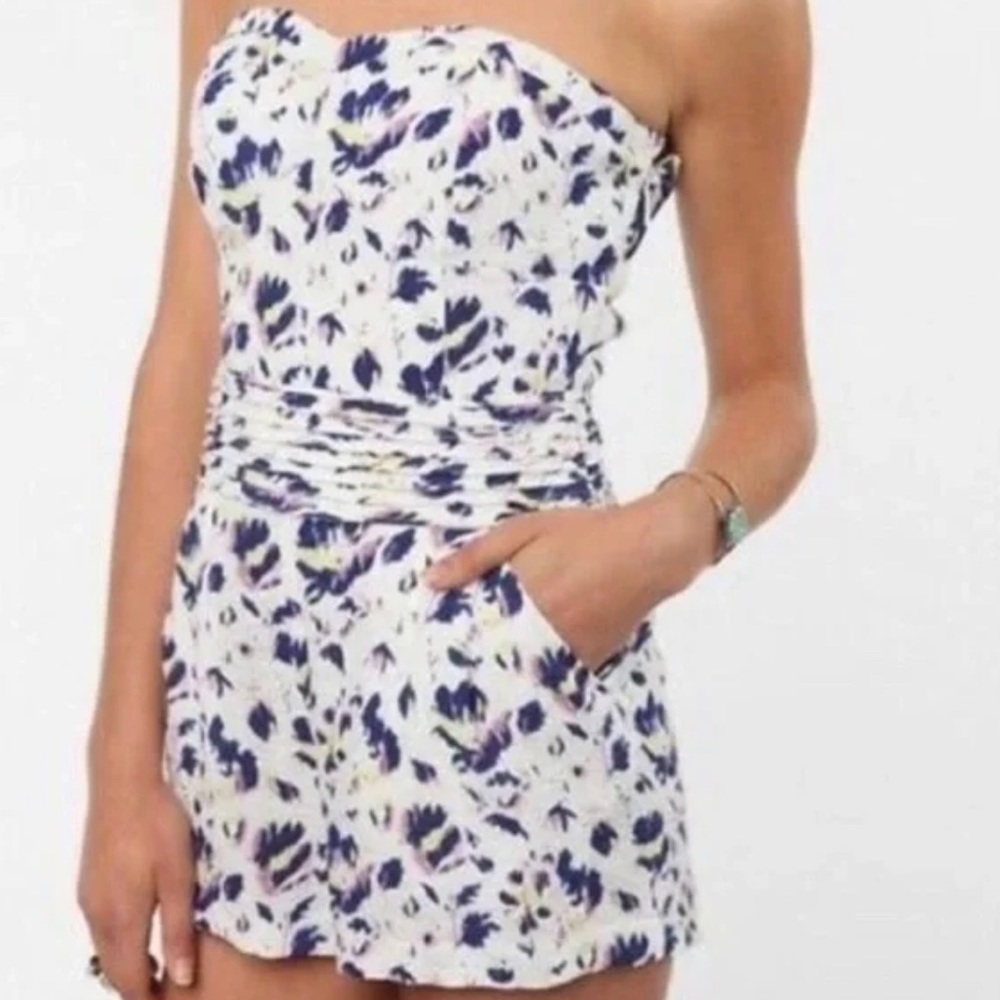 UO Kimchi Blue Linen Strapless Romper Size 2